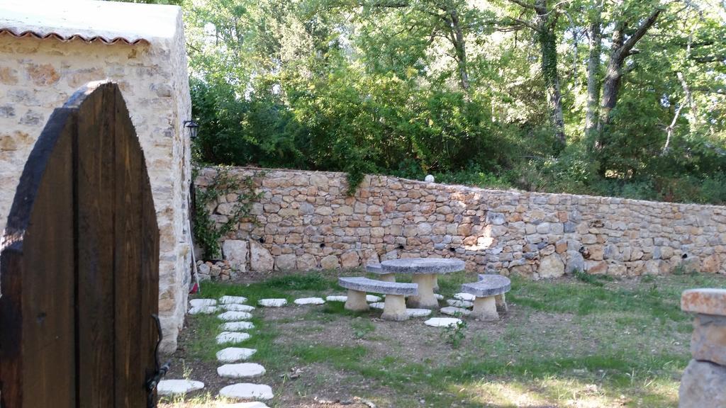 Le Donjon Des Combes Et Son Spa Fayence Phòng bức ảnh