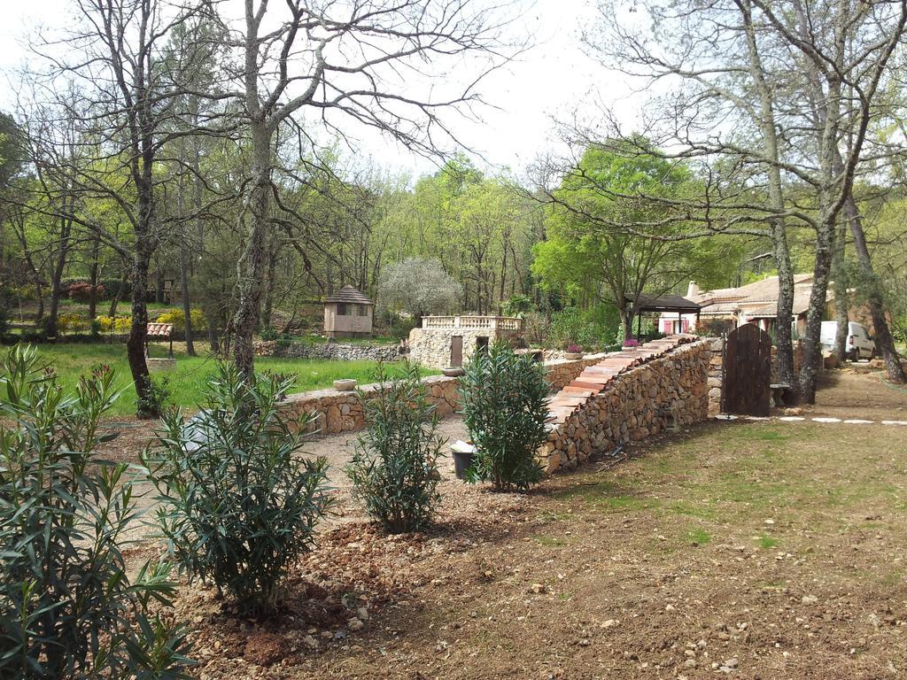 Le Donjon Des Combes Et Son Spa Fayence Phòng bức ảnh